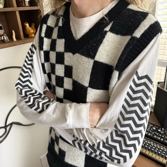 Vans Courtyard Checker Sweater Vest in Black and White Oversized ~ Size Small - Picture 4 of 7